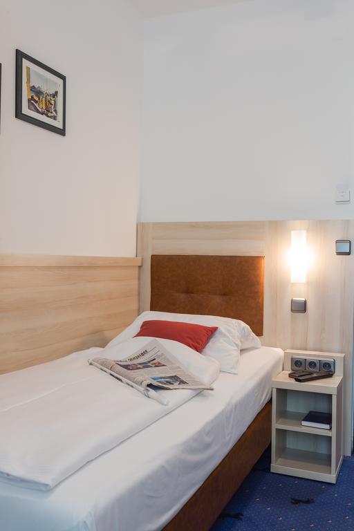 Hotel Rappen Rothenburg Ob Der Tauber Szoba fotó